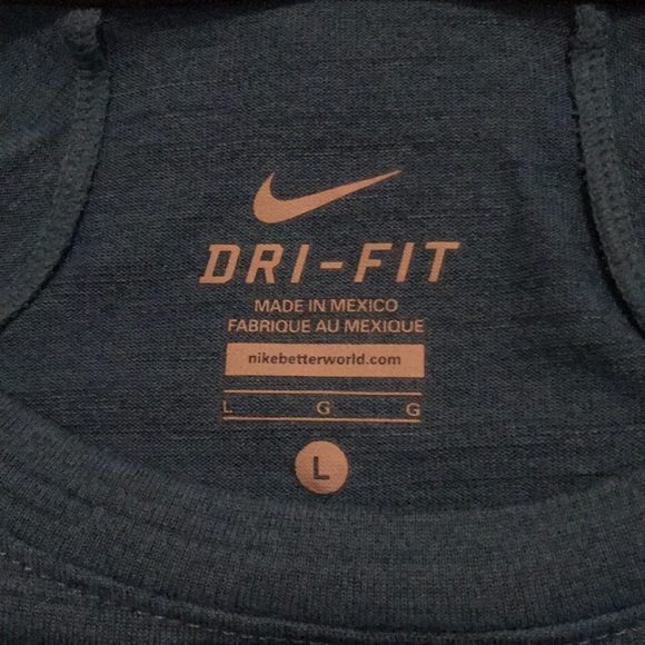 Boys Nike dry fit shirt - Picture 3 of 3